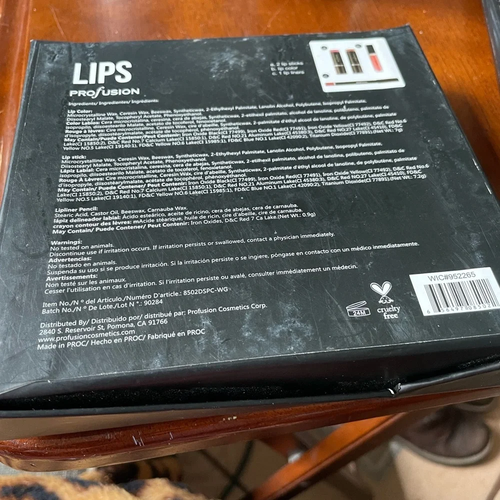 Lips pro fusion 3 piece Boxed set 2 lipsticks Lip color 1 lip liner Red shade